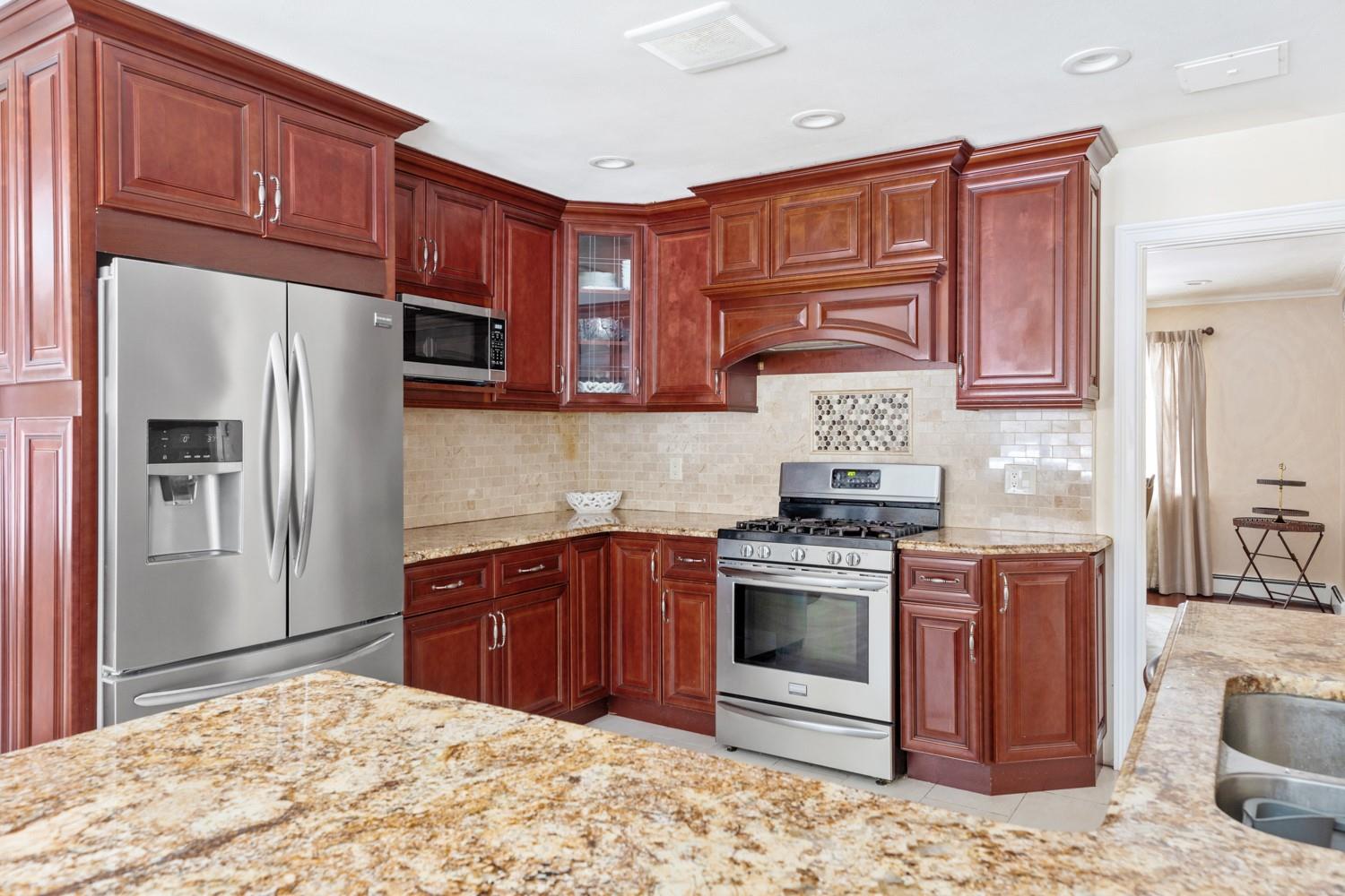 1220 Carlls Straight Path, Dix Hills, New York image 18