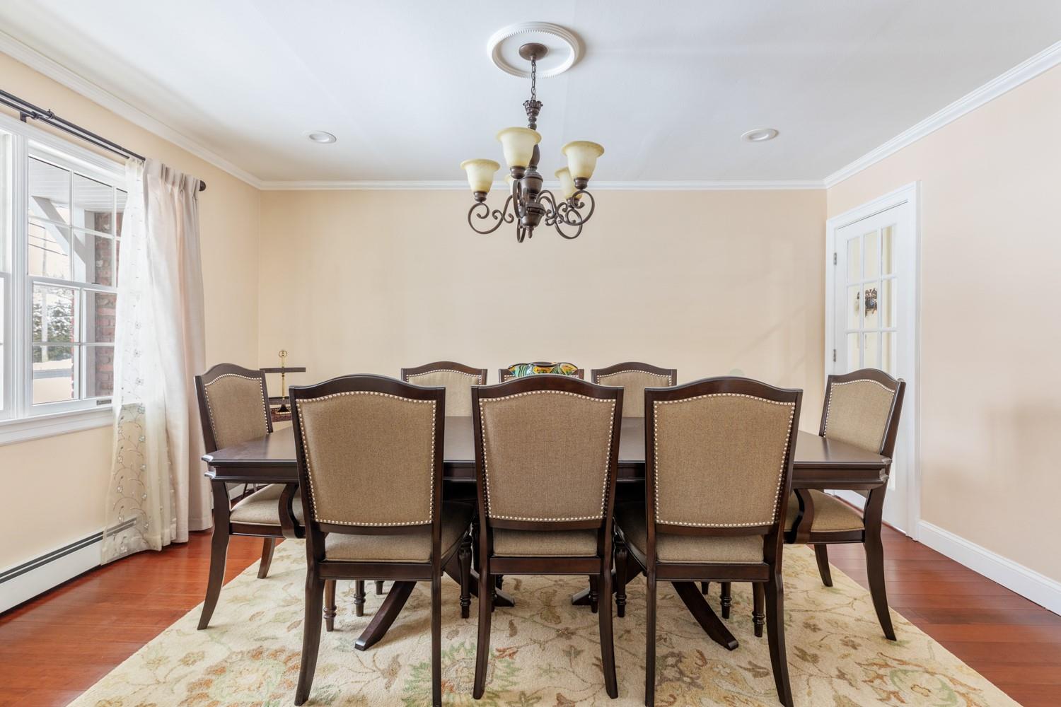 1220 Carlls Straight Path, Dix Hills, New York image 15