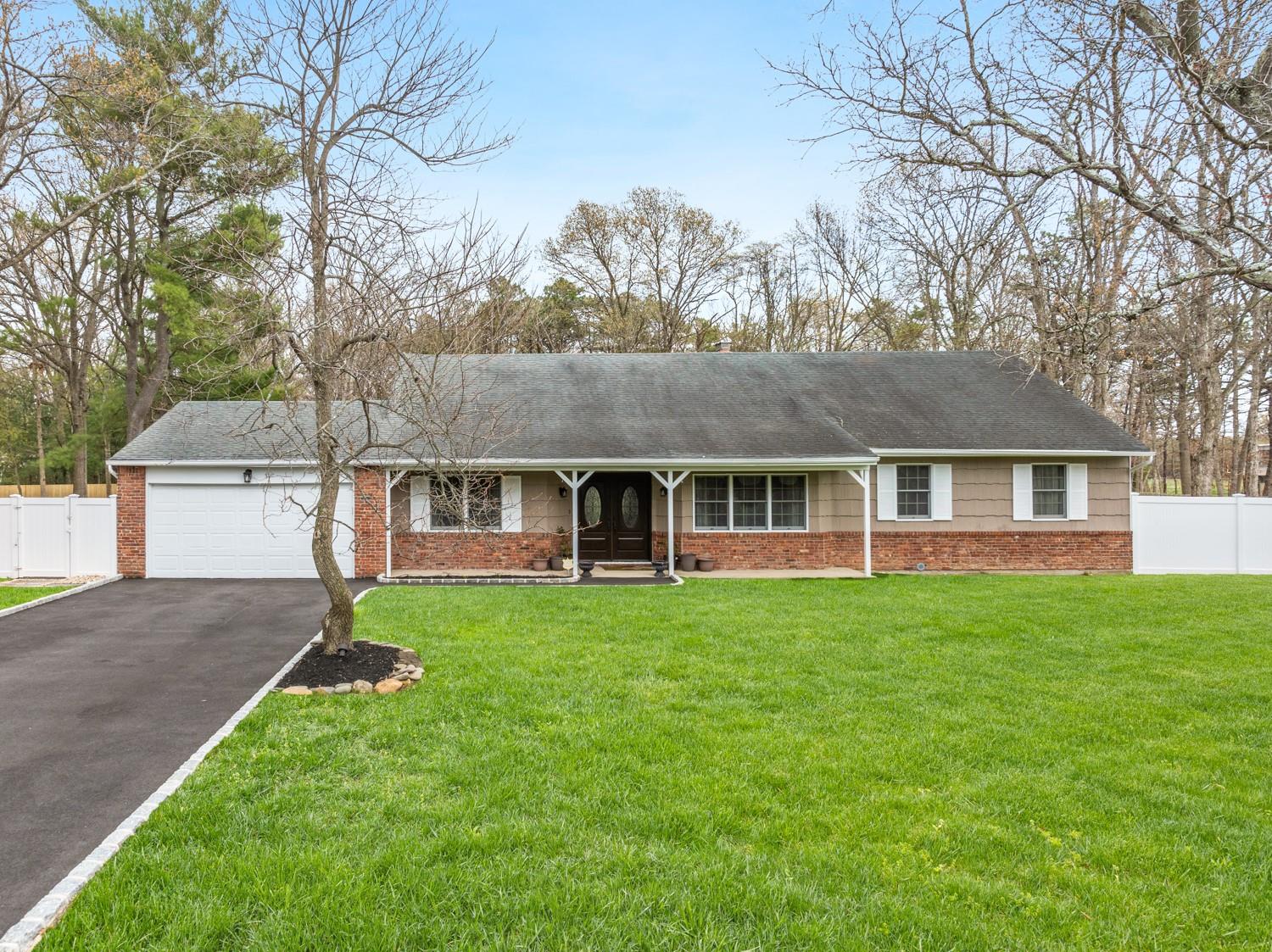 1220 Carlls Straight Path, Dix Hills, New York image 39