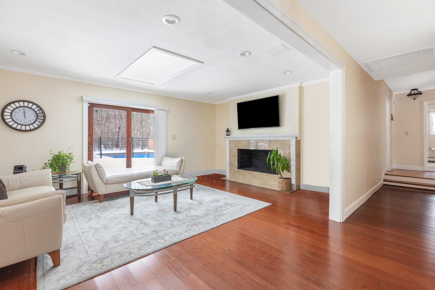 1220 Carlls Straight Path, Dix Hills, New York image 10