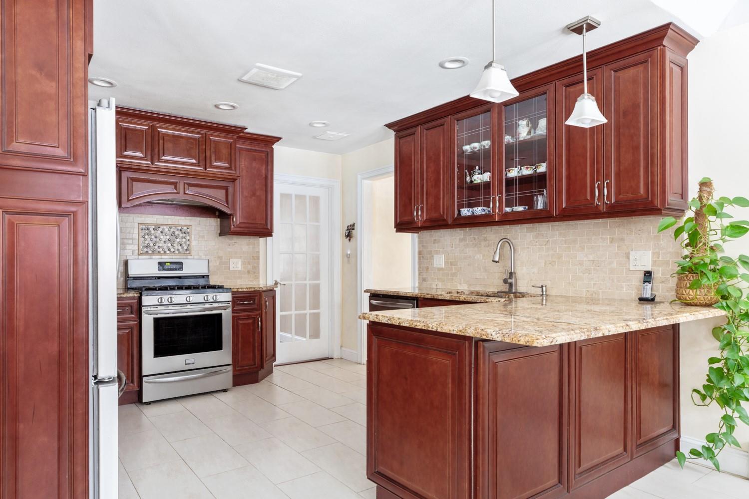 1220 Carlls Straight Path, Dix Hills, New York image 19
