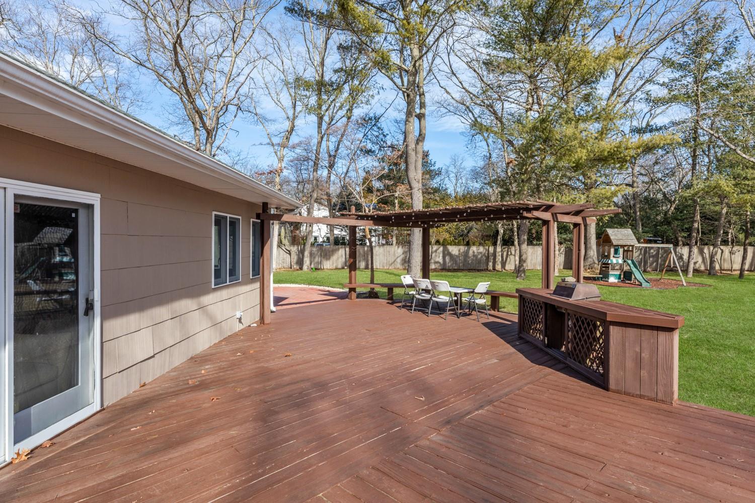 1220 Carlls Straight Path, Dix Hills, New York image 33
