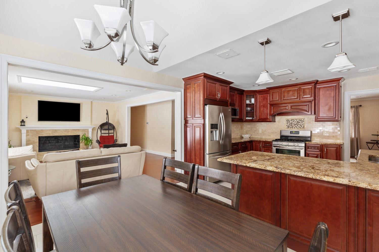 1220 Carlls Straight Path, Dix Hills, New York image 20