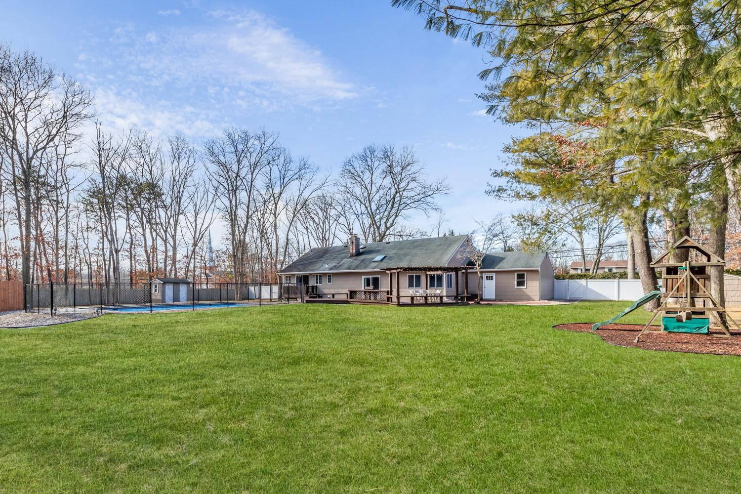 1220 Carlls Straight Path, Dix Hills, New York image 31