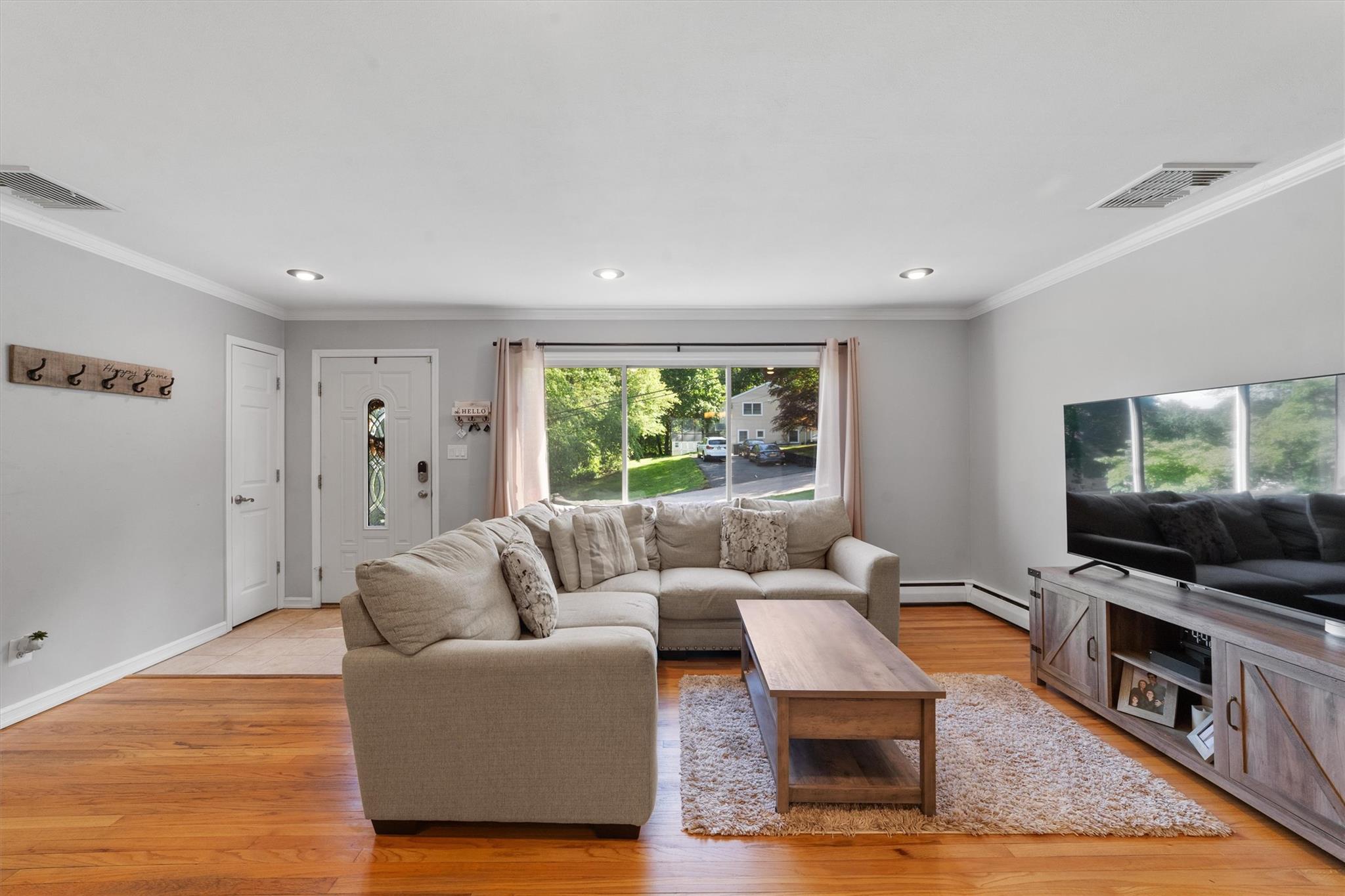 Cortlandt Manor, New York 10567, United States, 3 Bedrooms Bedrooms, ,1 BathroomBathrooms,Residential,Active,136766