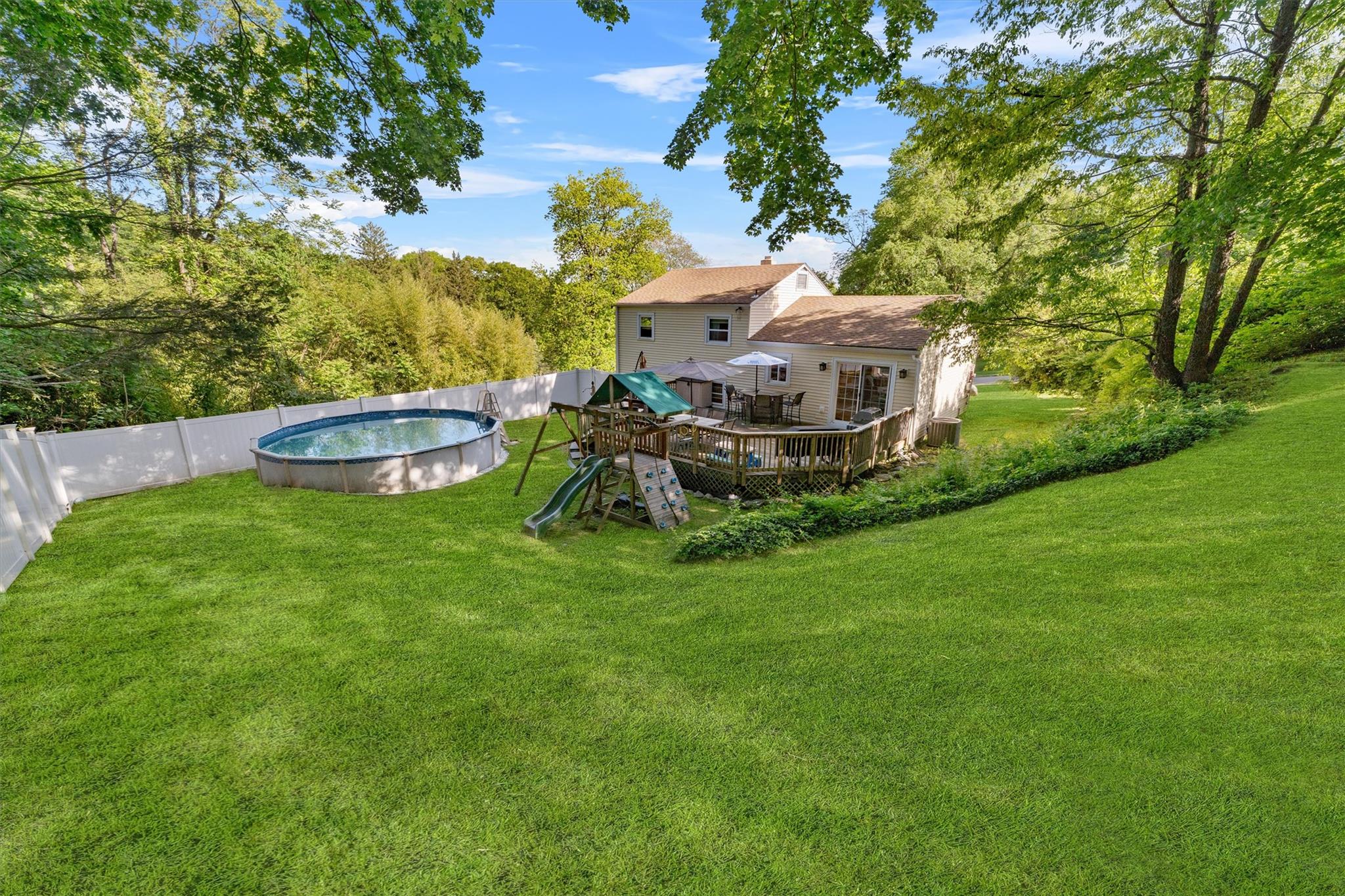 Cortlandt Manor, New York 10567, United States, 3 Bedrooms Bedrooms, ,1 BathroomBathrooms,Residential,Active,136766