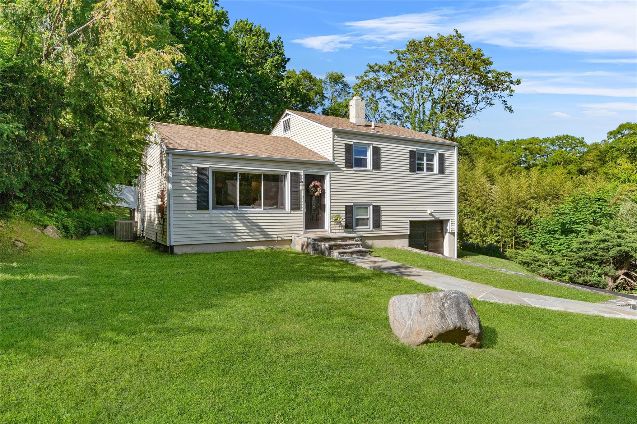 Cortlandt Manor, New York 10567, United States, 3 Bedrooms Bedrooms, ,1 BathroomBathrooms,Residential,Active,136766