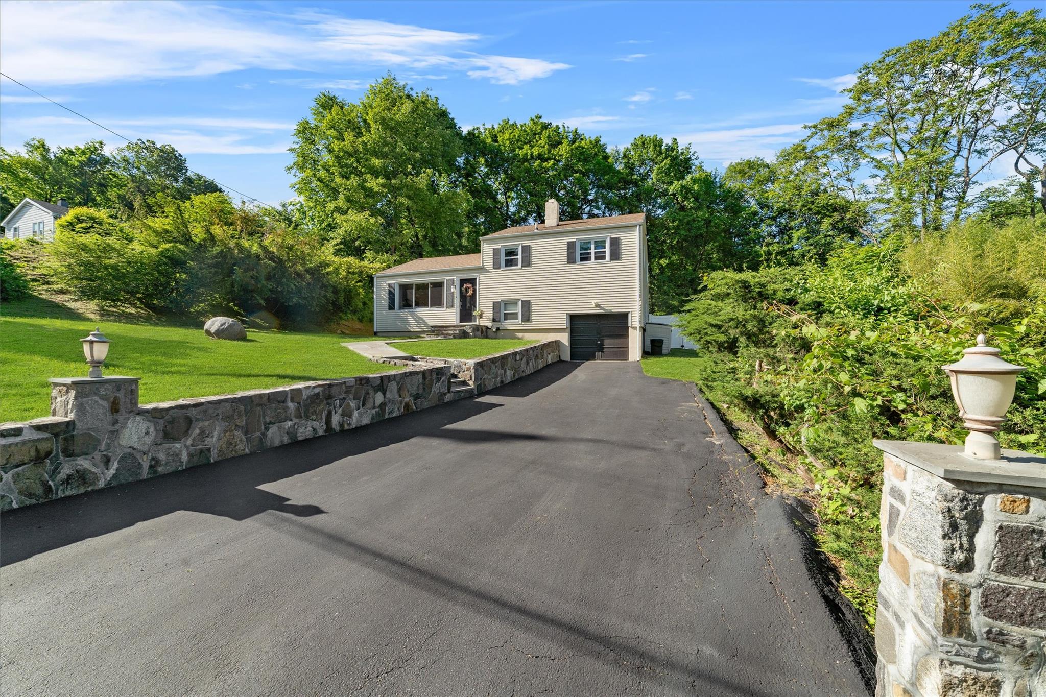 Cortlandt Manor, New York 10567, United States, 3 Bedrooms Bedrooms, ,1 BathroomBathrooms,Residential,Active,136766