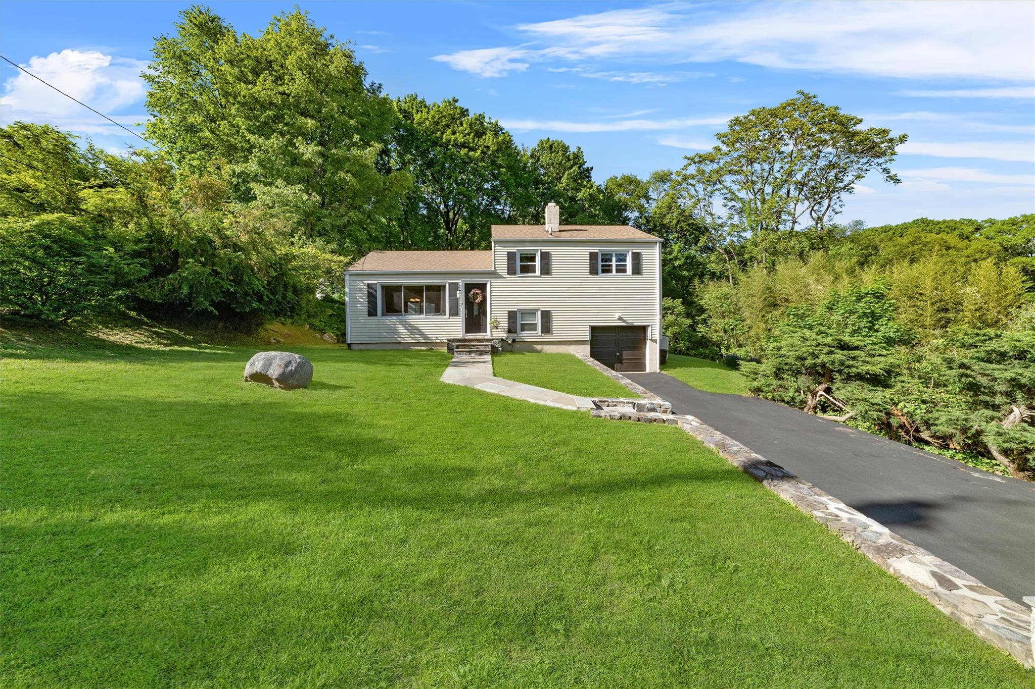 Cortlandt Manor, New York 10567, United States, 3 Bedrooms Bedrooms, ,1 BathroomBathrooms,Residential,Active,136766