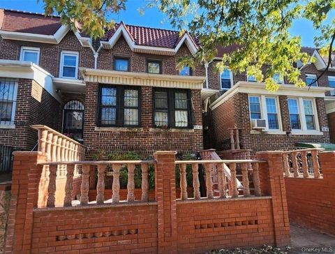 Multifamily For Sale - 32-41 84th Street<br/> Queens County, East Elmhurst, NY 11370