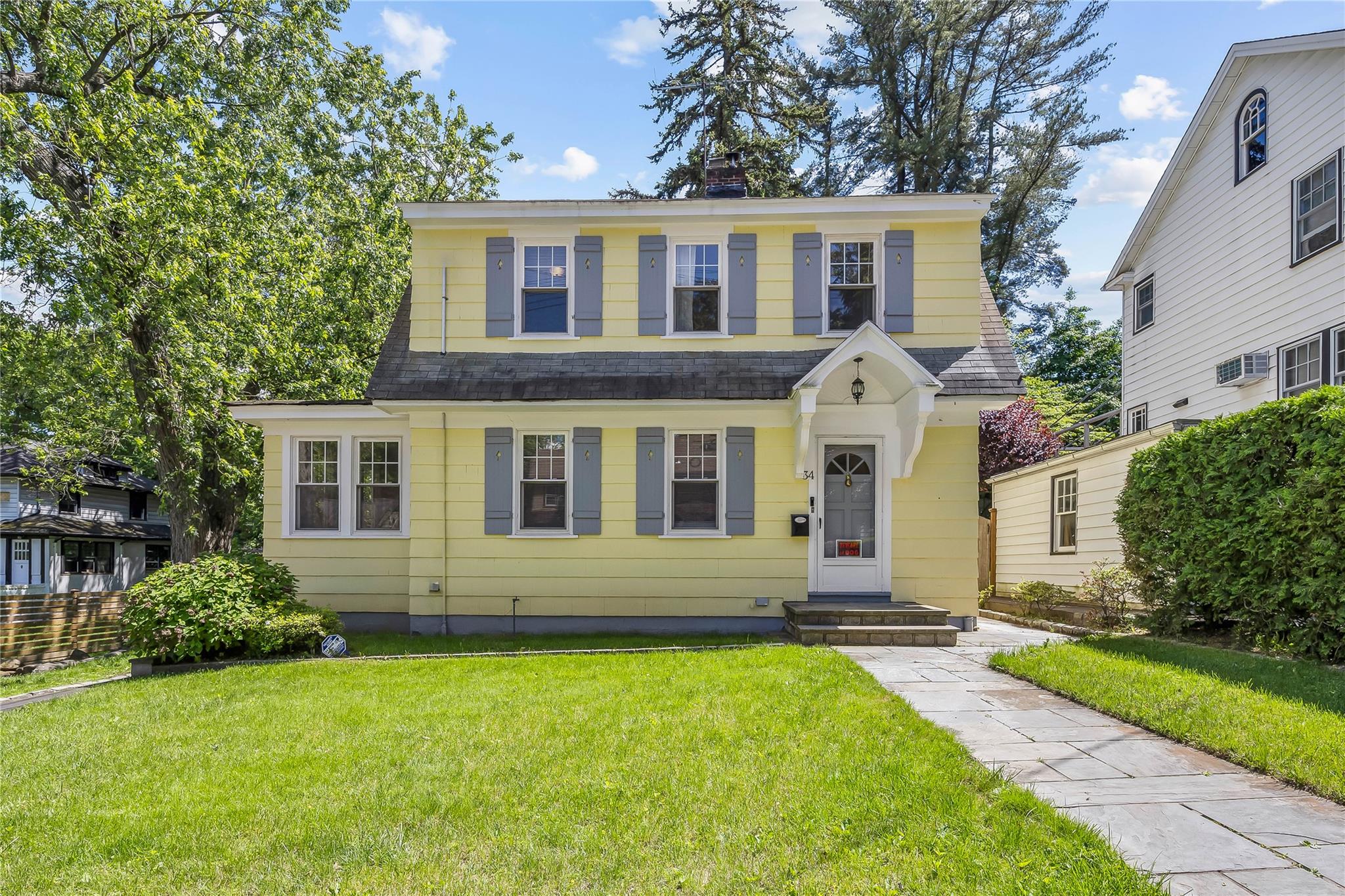 Little Neck Road, Little Neck, Queens, NY - 3 Bedrooms  
2 Bathrooms  
6 Rooms - 