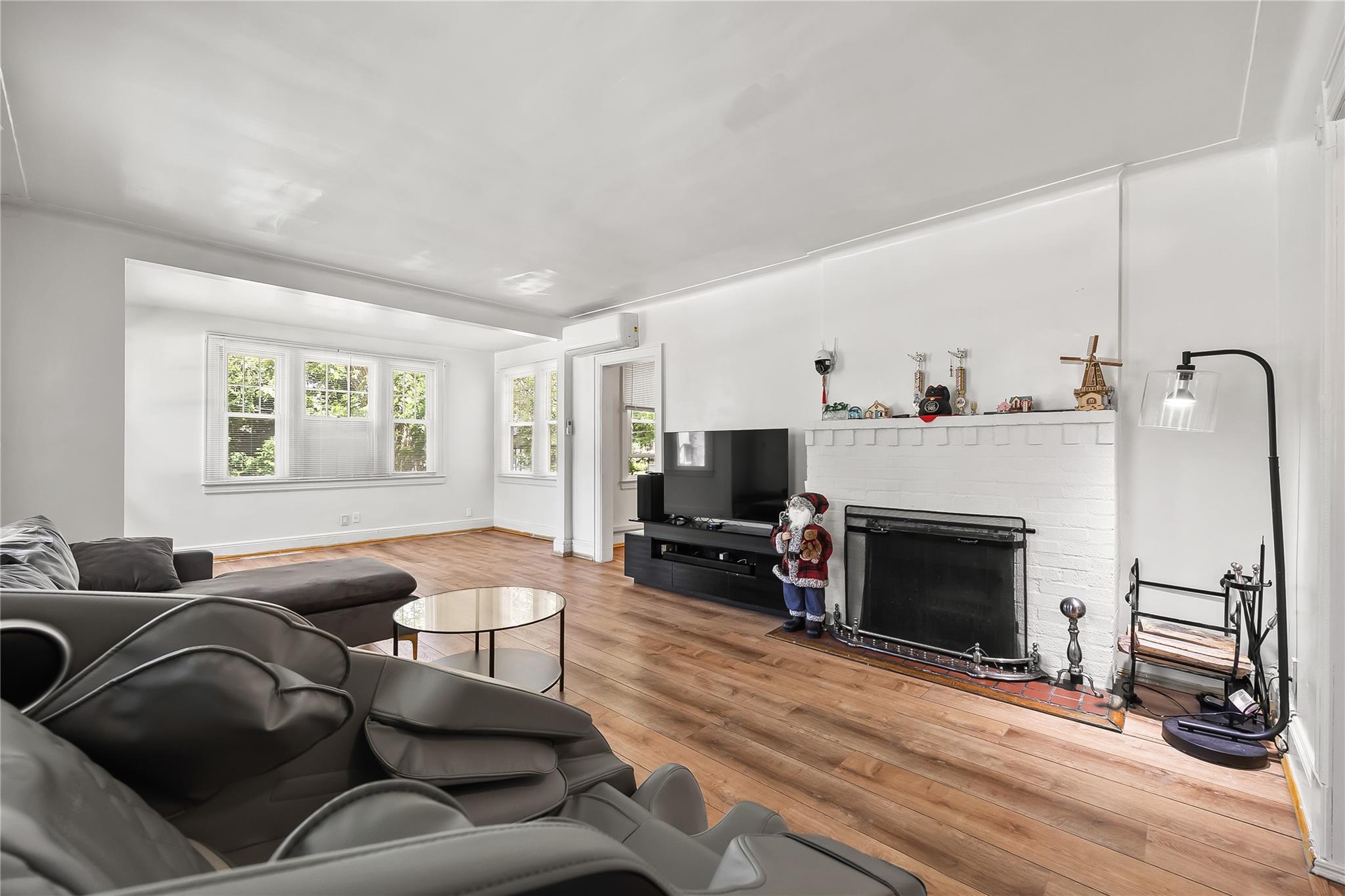 34 Little Neck Road, Little Neck, New York image 3