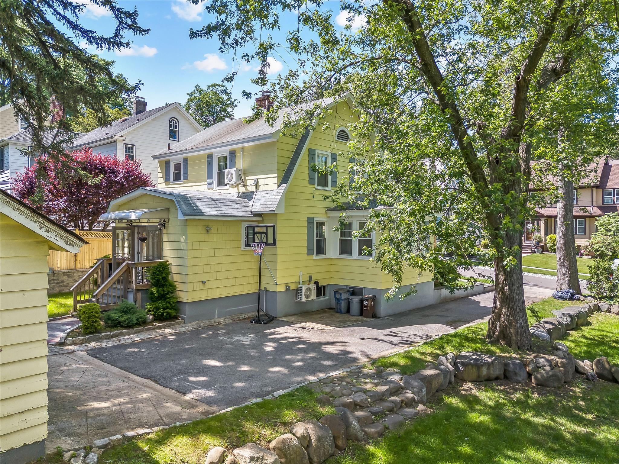 34 Little Neck Road, Little Neck, New York image 23