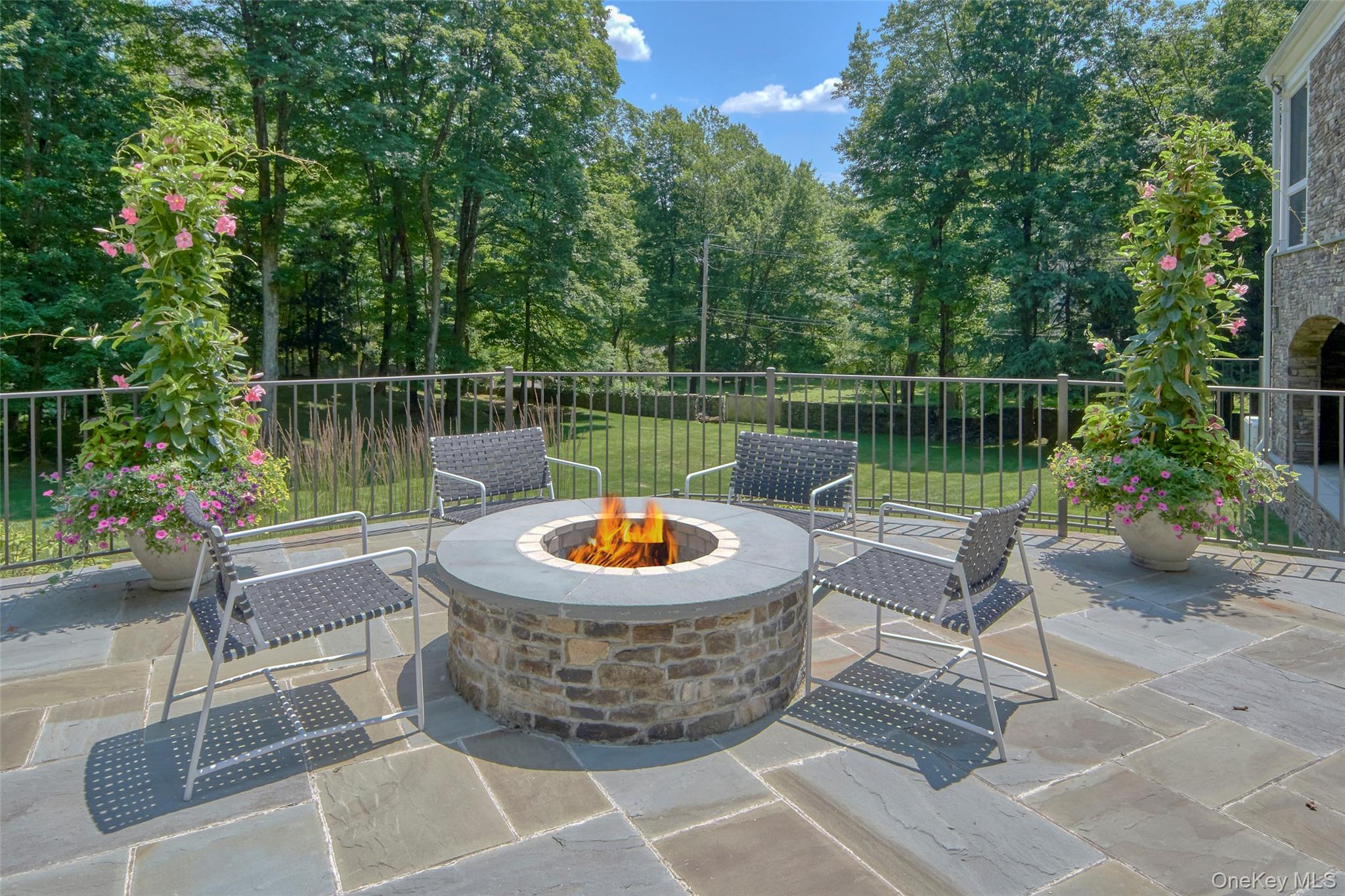 Chappaqua, New York 10514, United States, 4 Bedrooms Bedrooms, ,5 BathroomsBathrooms,Residential,Active,140296