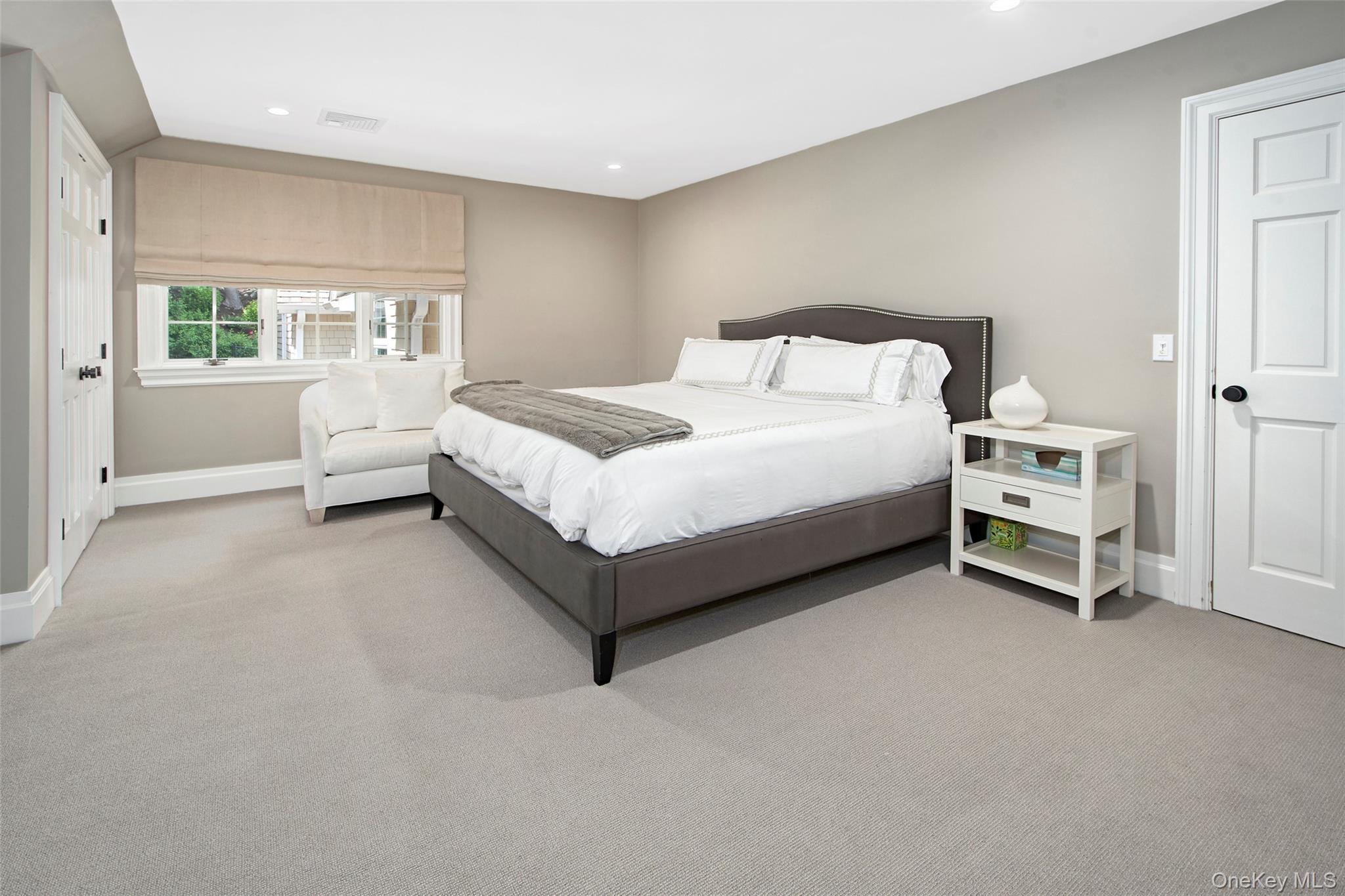 Chappaqua, New York 10514, United States, 4 Bedrooms Bedrooms, ,5 BathroomsBathrooms,Residential,Active,140296