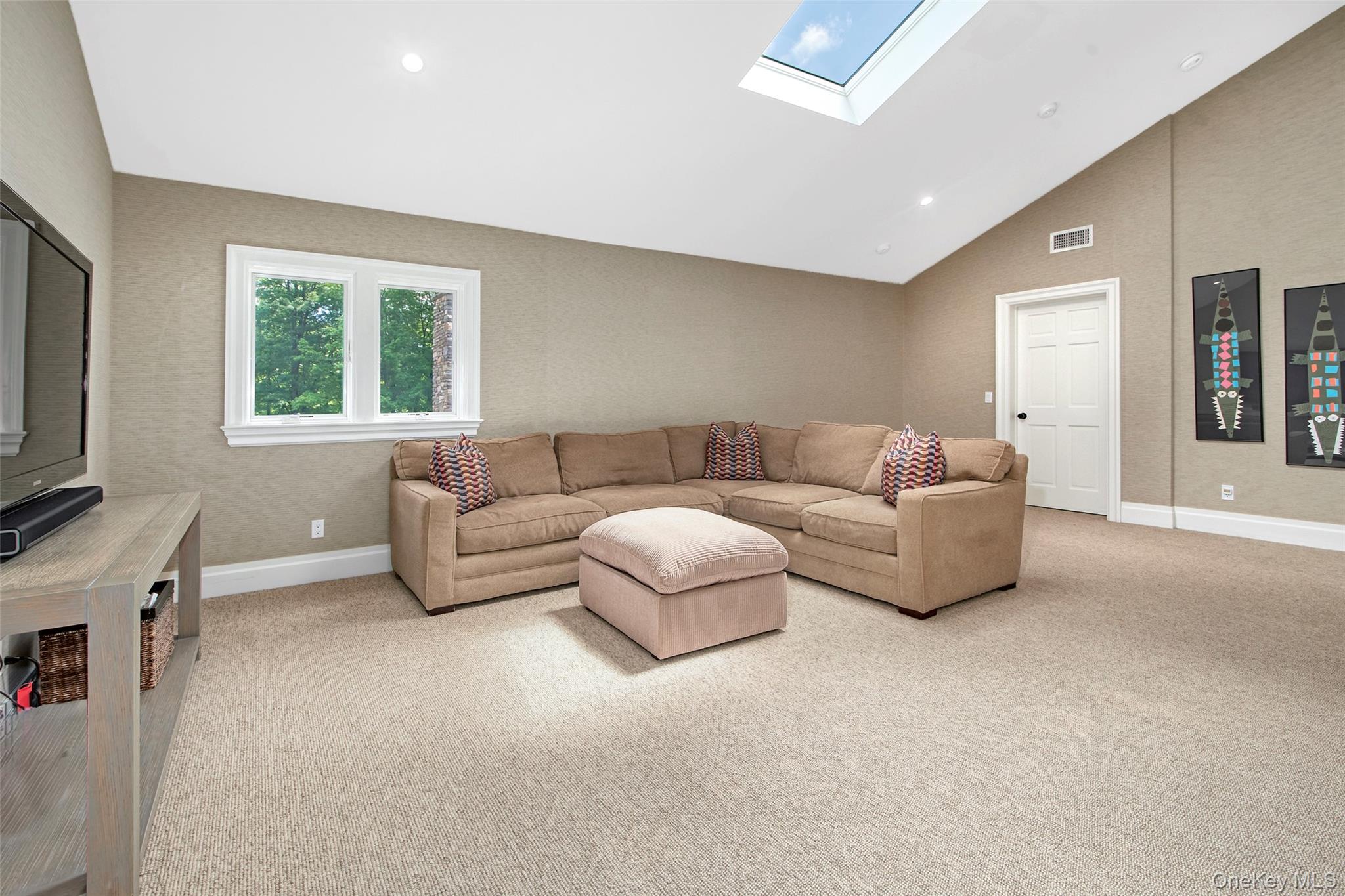 Chappaqua, New York 10514, United States, 4 Bedrooms Bedrooms, ,5 BathroomsBathrooms,Residential,Active,140296