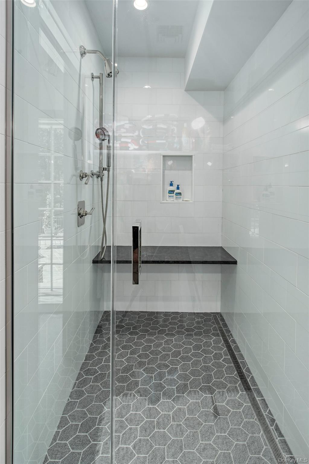 Chappaqua, New York 10514, United States, 4 Bedrooms Bedrooms, ,5 BathroomsBathrooms,Residential,Active,140296