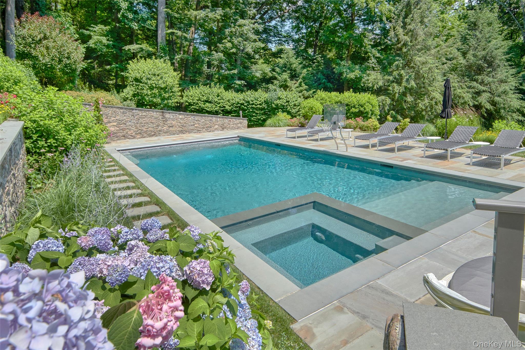 Chappaqua, New York 10514, United States, 4 Bedrooms Bedrooms, ,5 BathroomsBathrooms,Residential,Active,140296