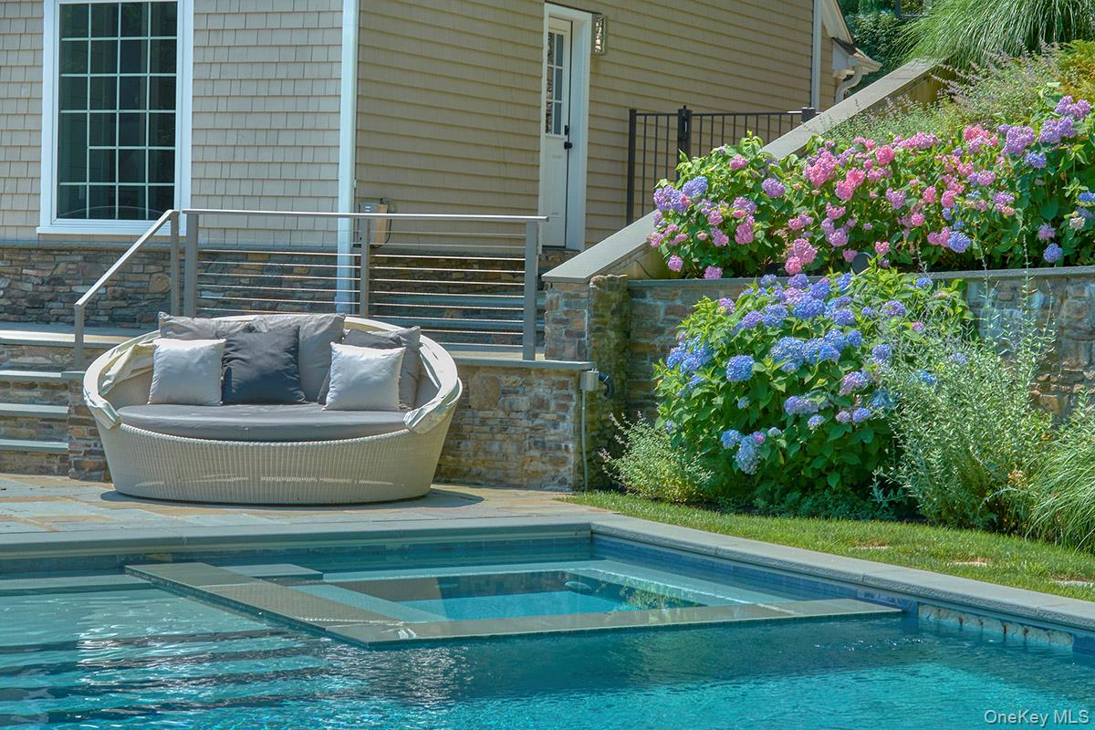 Chappaqua, New York 10514, United States, 4 Bedrooms Bedrooms, ,5 BathroomsBathrooms,Residential,Active,140296