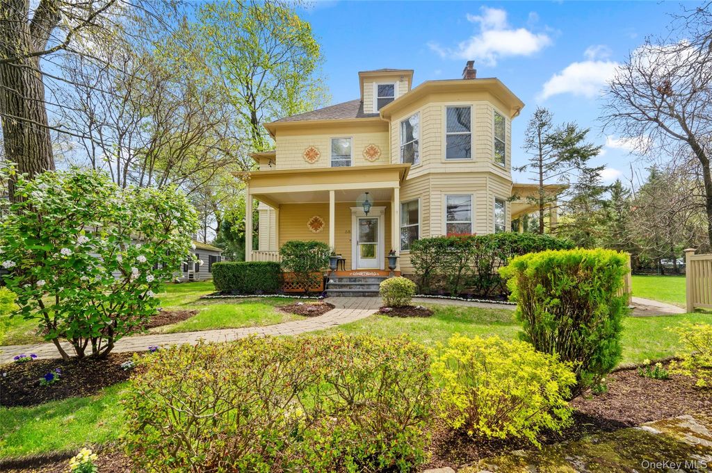 Photo of 66 Drake Road, Scarsdale, NY 10583 (MLS # 952622)