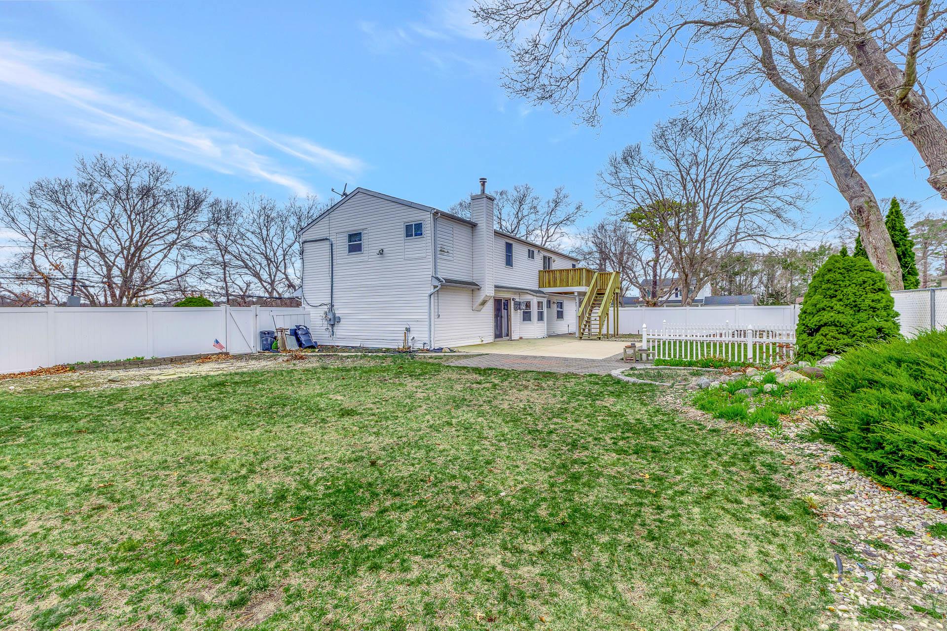 185 N Bicycle Path, Selden, New York image 33
