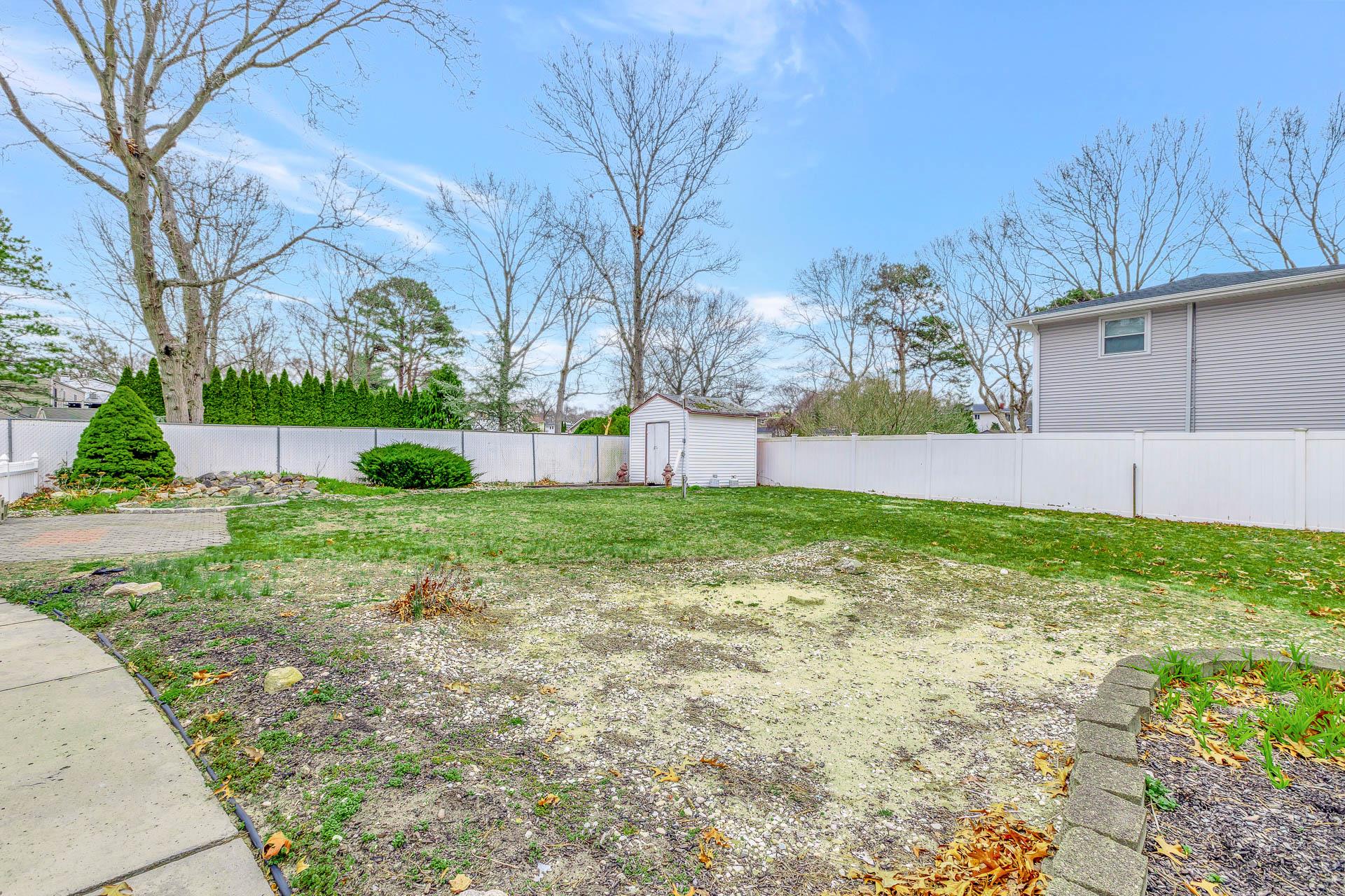 185 N Bicycle Path, Selden, New York image 31