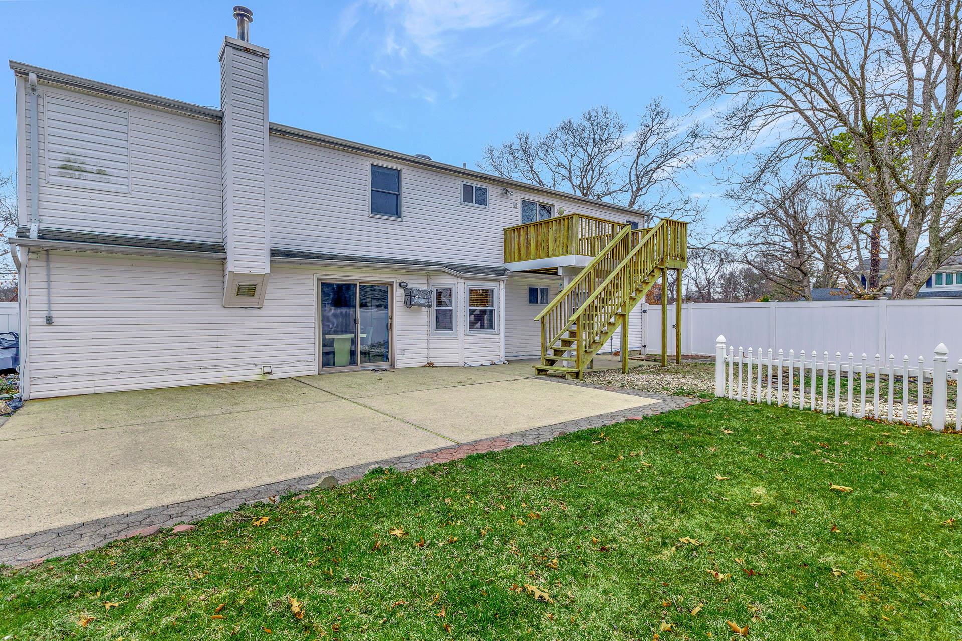 185 N Bicycle Path, Selden, New York image 35
