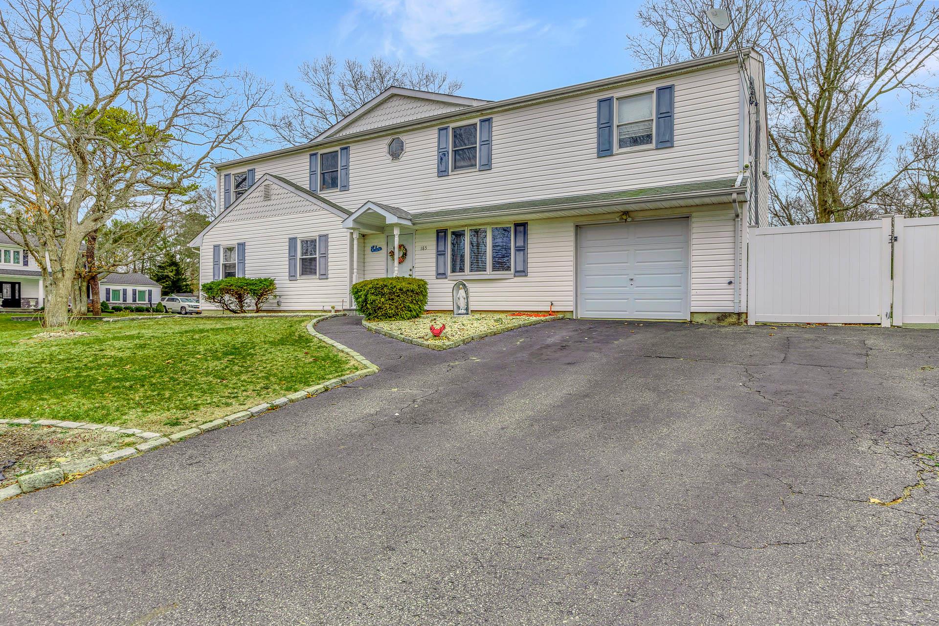 185 N Bicycle Path, Selden, New York image 4
