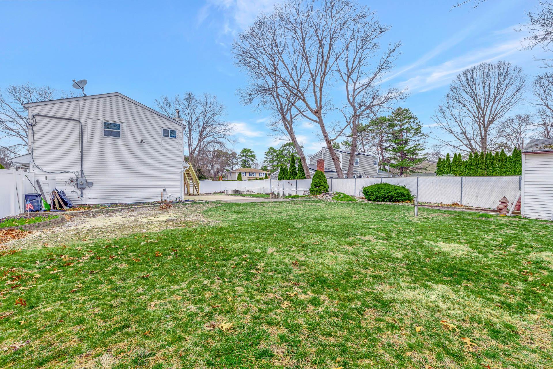 185 N Bicycle Path, Selden, New York image 32