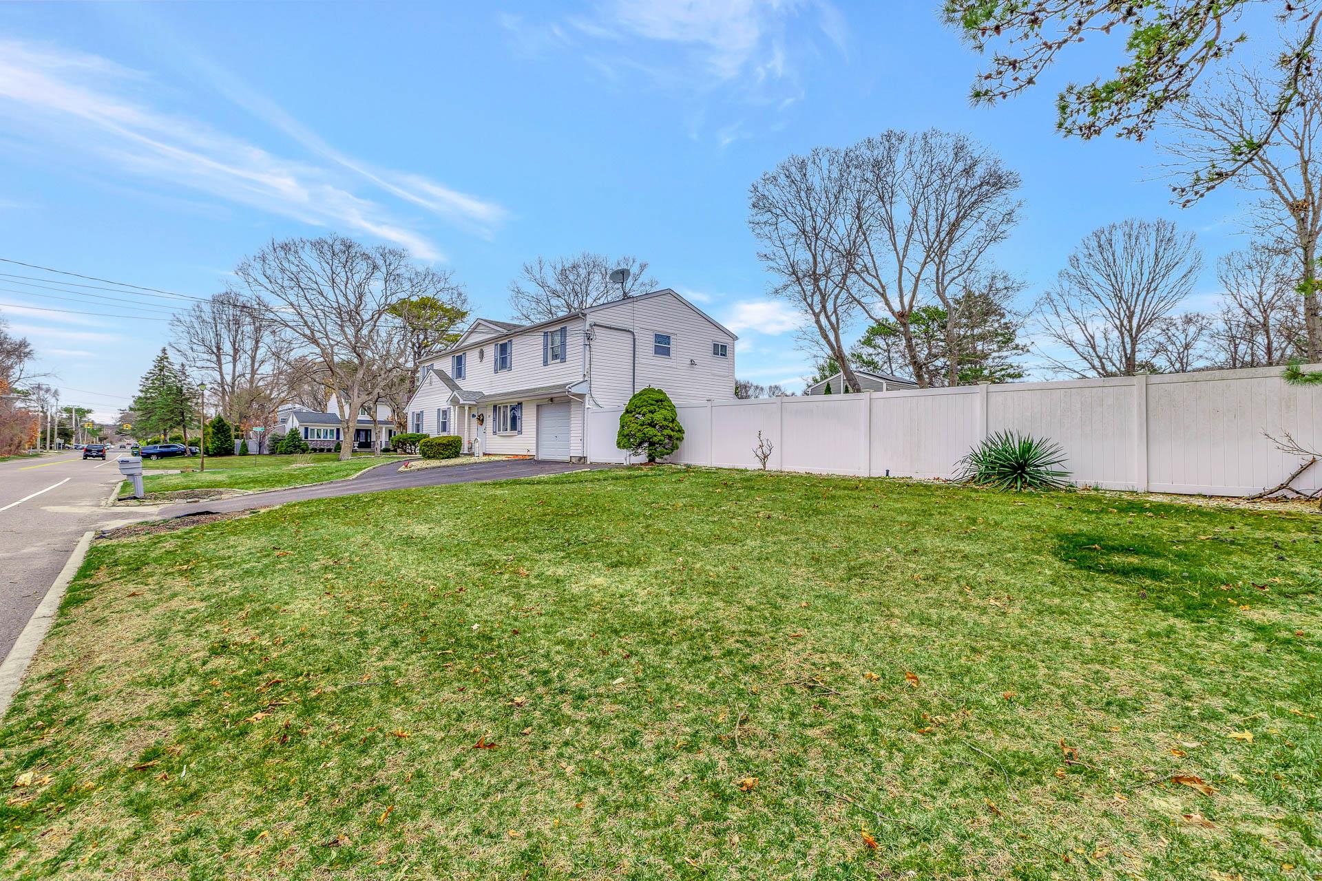 185 N Bicycle Path, Selden, New York image 30
