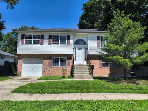Apartment For Sale - 1056 E Arthur Street<br/> Uniondale, NY 11553