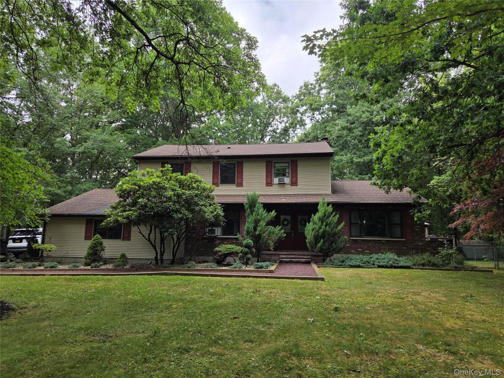Photo of 34 Greenshire Way, Walden, NY 12586 (MLS # 1025280)
