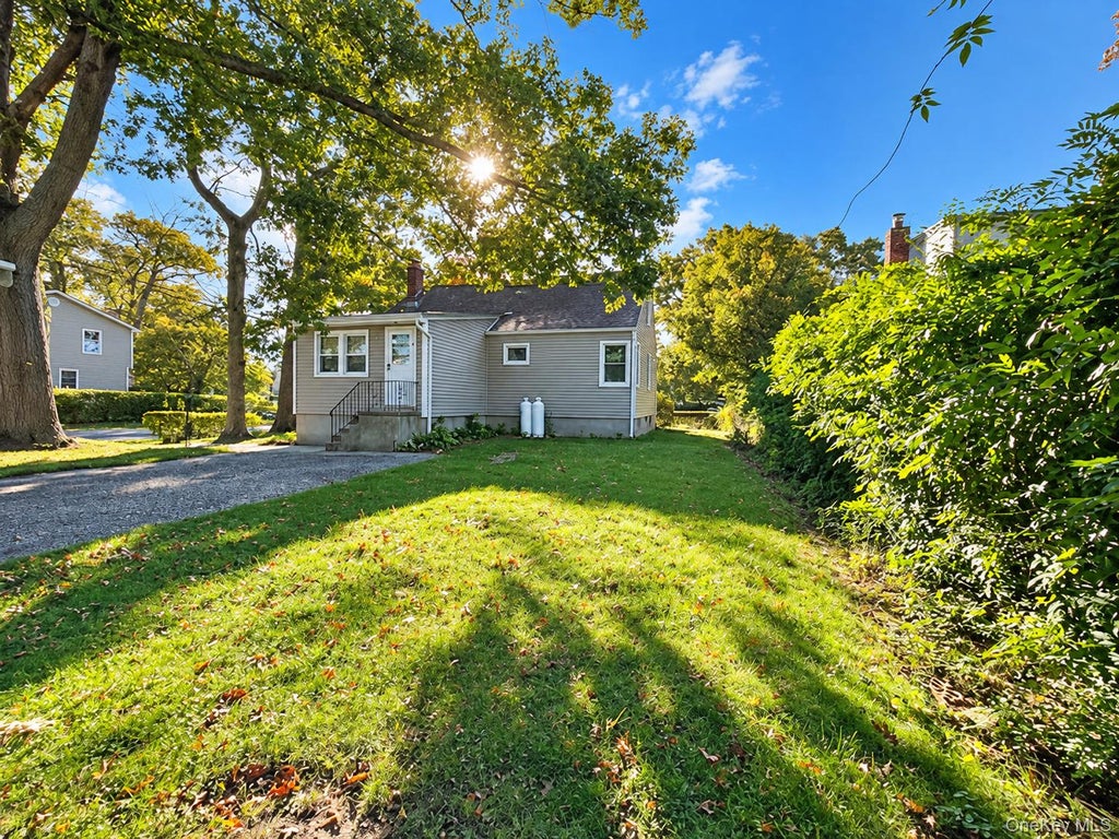 Photo of 380 Gates Avenue W, Lindenhurst, NY 11757 (MLS # 1065580)