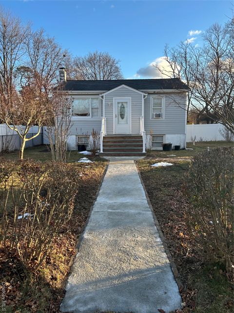 Photo of 30 Gates Avenue, Brentwood, NY 11717 (MLS # 949950)