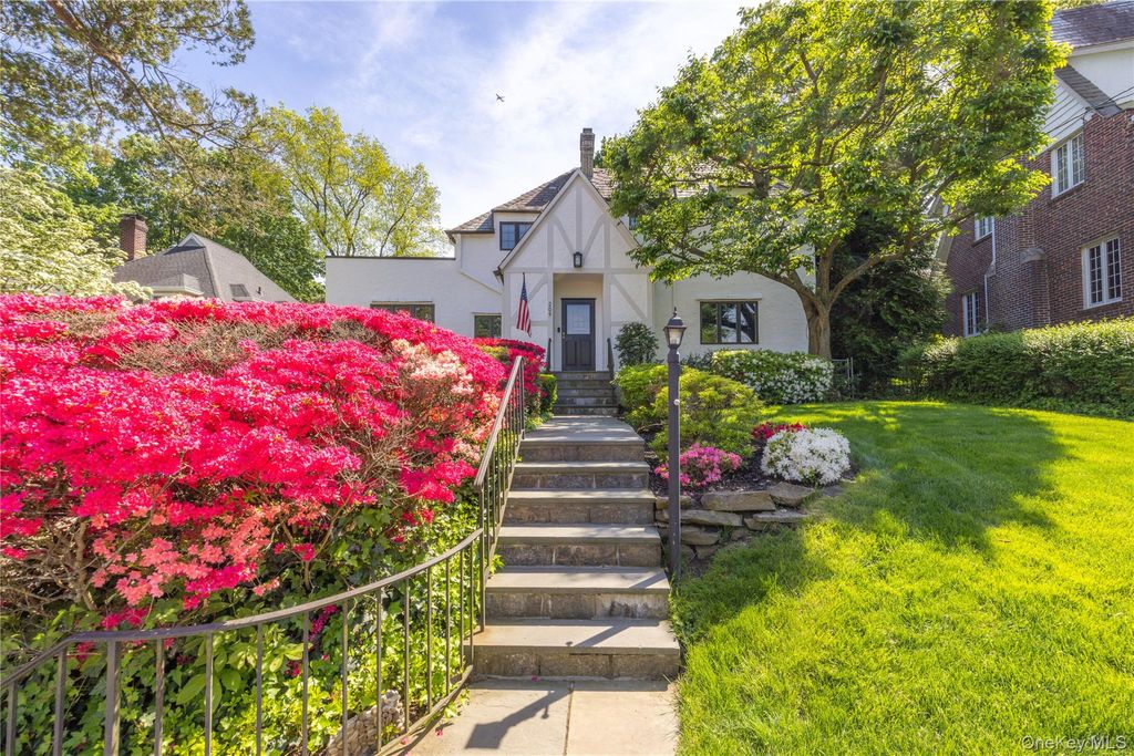 Photo of 209 Pondfield Road W, Bronxville, NY 10708 (MLS # 920564)