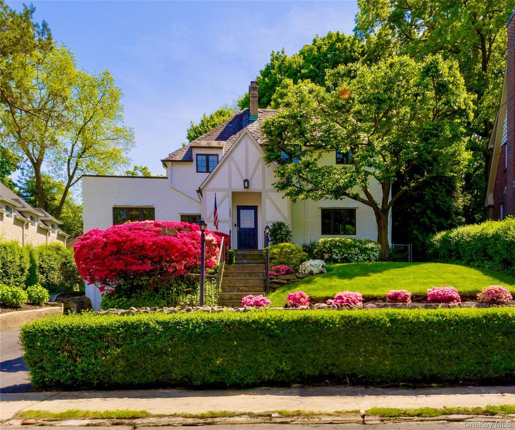 Photo of 209 Pondfield Road W, Bronxville, NY 10708 (MLS # 920564)