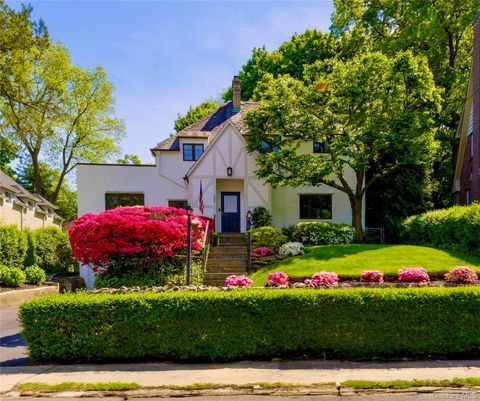 Photo of 209 Pondfield Road W, Bronxville, NY 10708 (MLS # 920564)