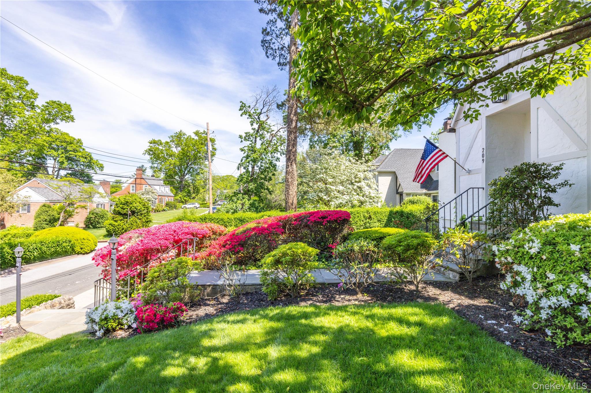 209 Pondfield Road W