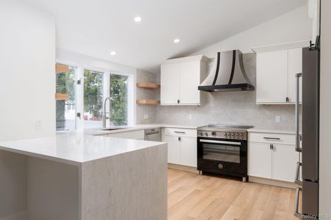 2547 Army Place Bellmore NY 11710