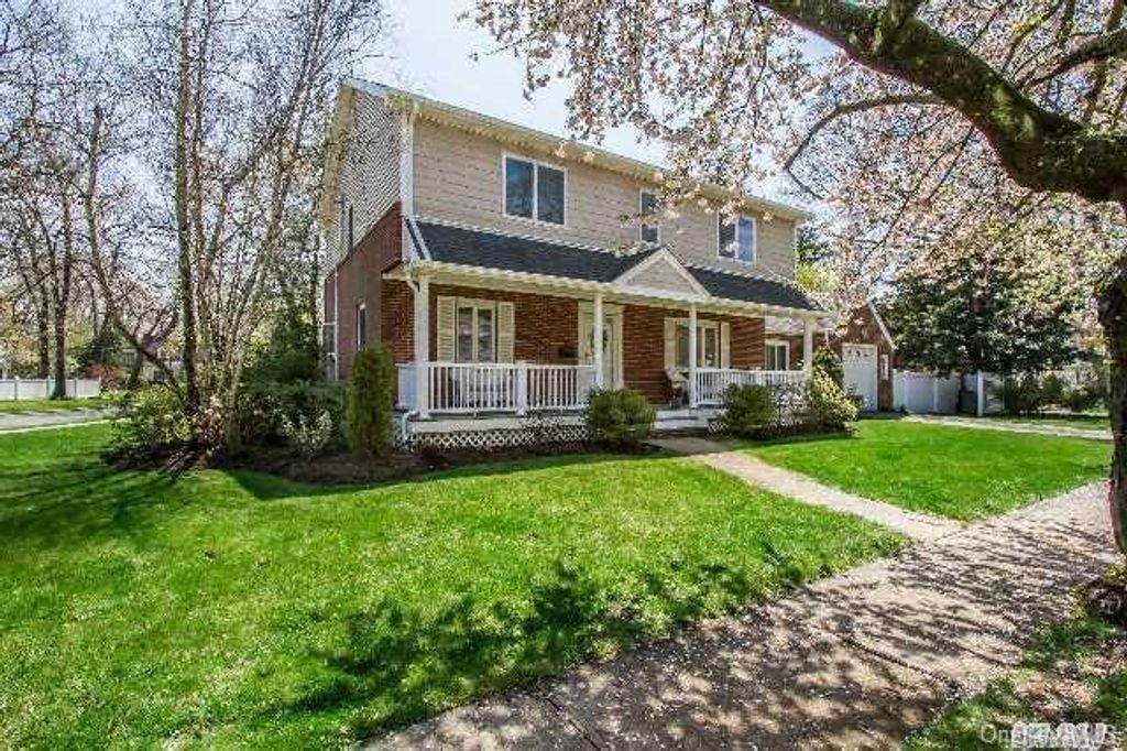 Photo of 204 Margaret Boulevard, Merrick, NY 11566 (MLS # 916427)