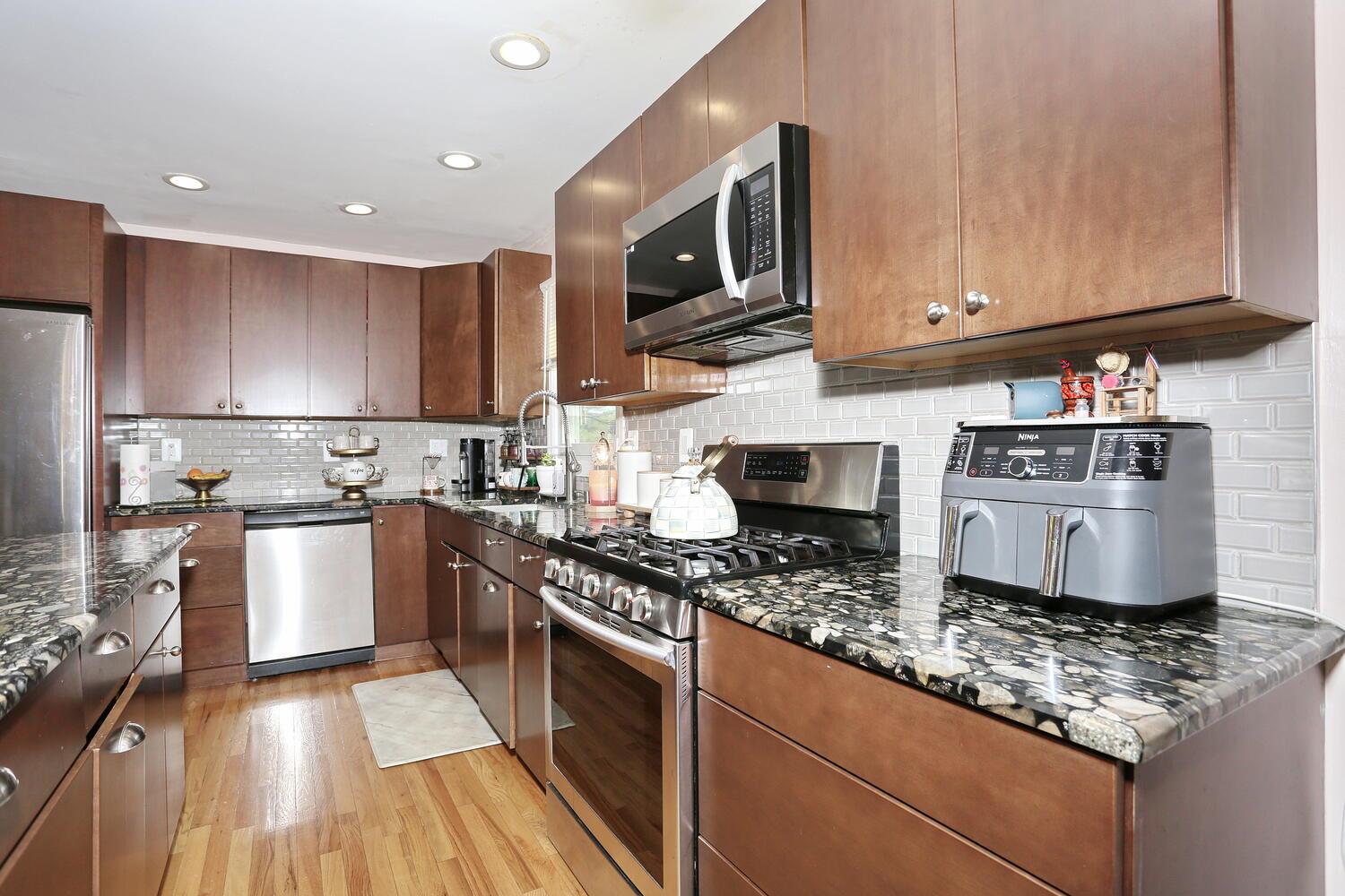 16 Castle Court, Thiells, New York image 7