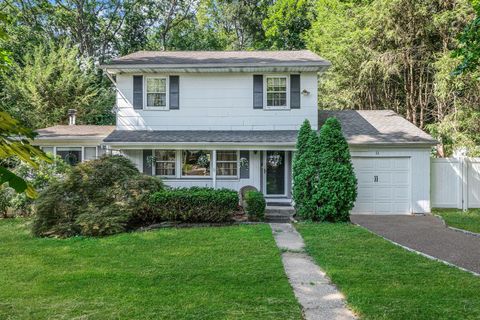 11 Arden Court Melville NY 11747
