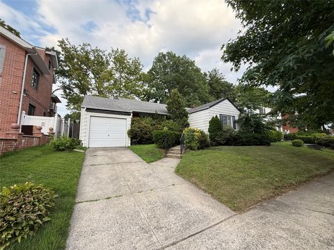 64-47 215 Street, Bayside, NY 11364 - MLS#: 894423