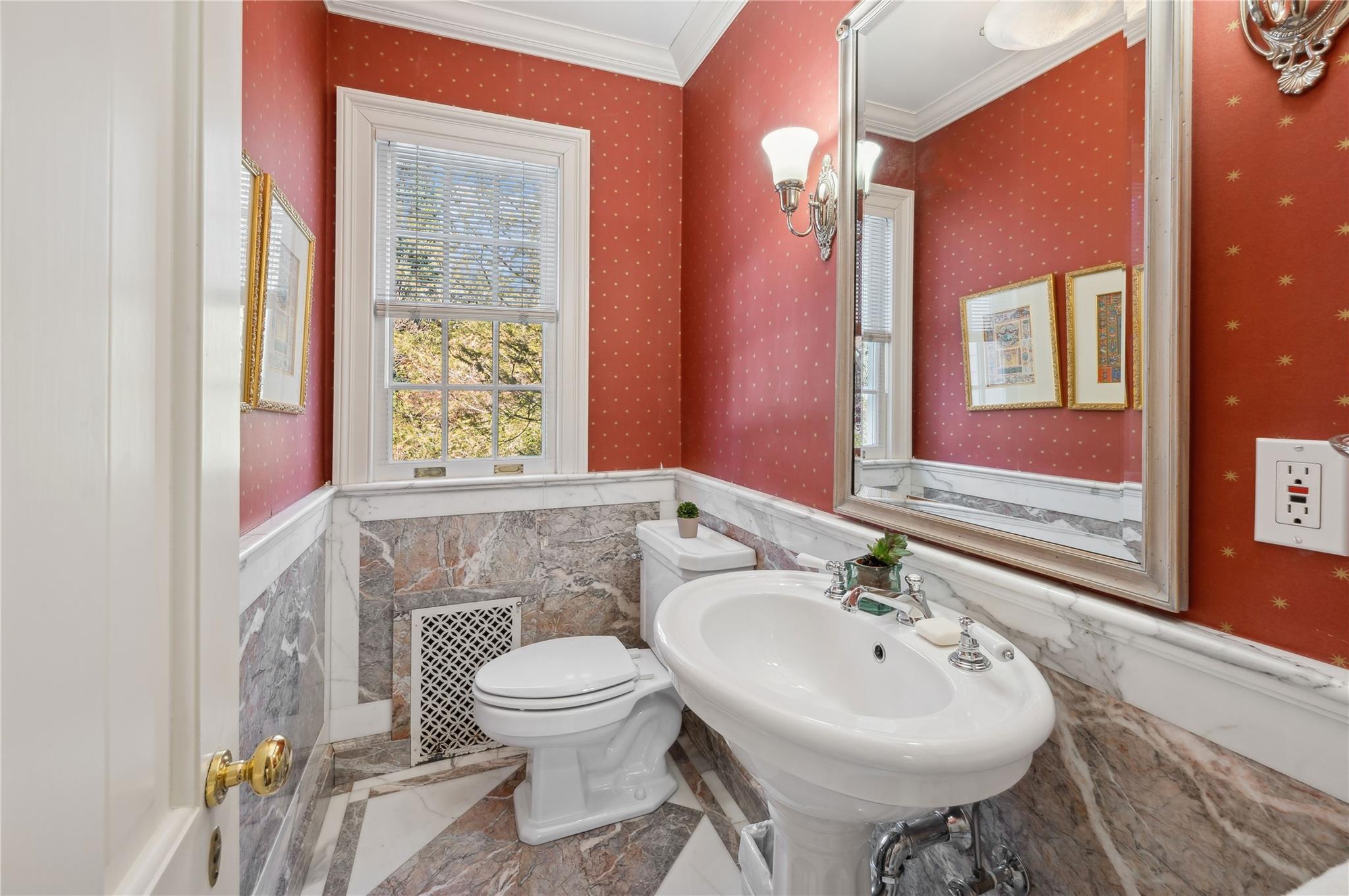 133 Aka 139 Hampshire Road, Bronxville, New York image 18