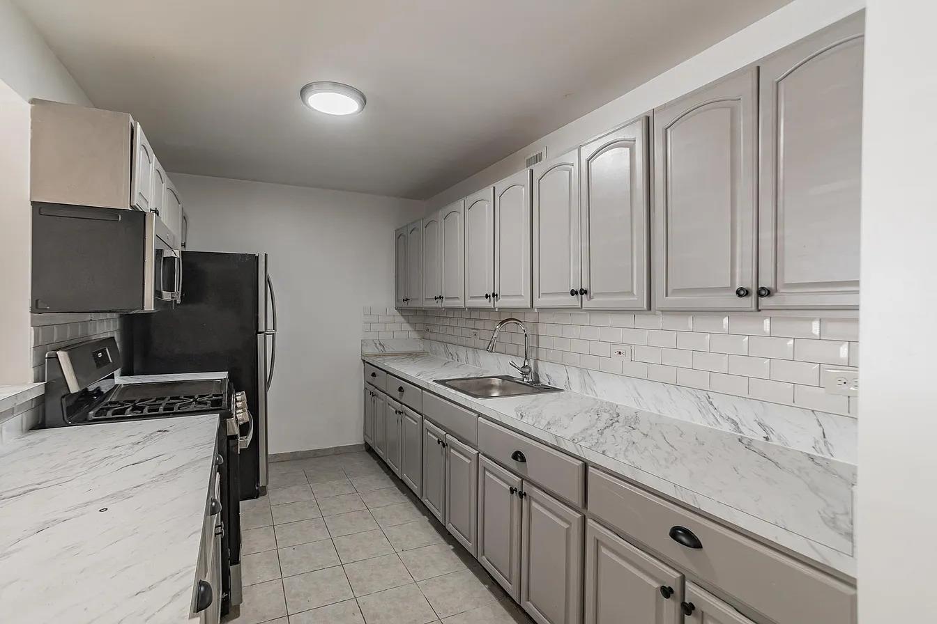 Briggs Avenue, Bronx, New York - 8 Bedrooms  
4 Bathrooms - 