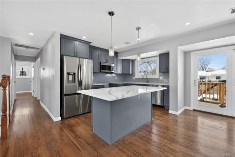 Photo of 3103 Falcon Avenue, Medford, NY 11763 (MLS # 963587)