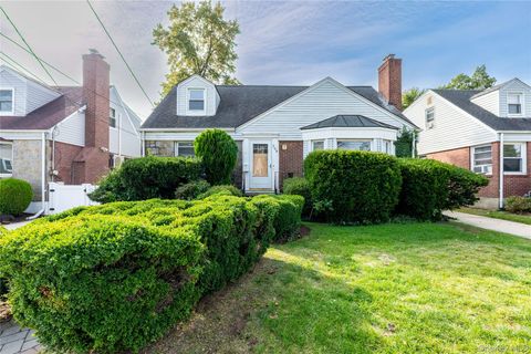 Photo of 208 Dogwood Road, Valley Stream, NY 11580 (MLS # 921467)