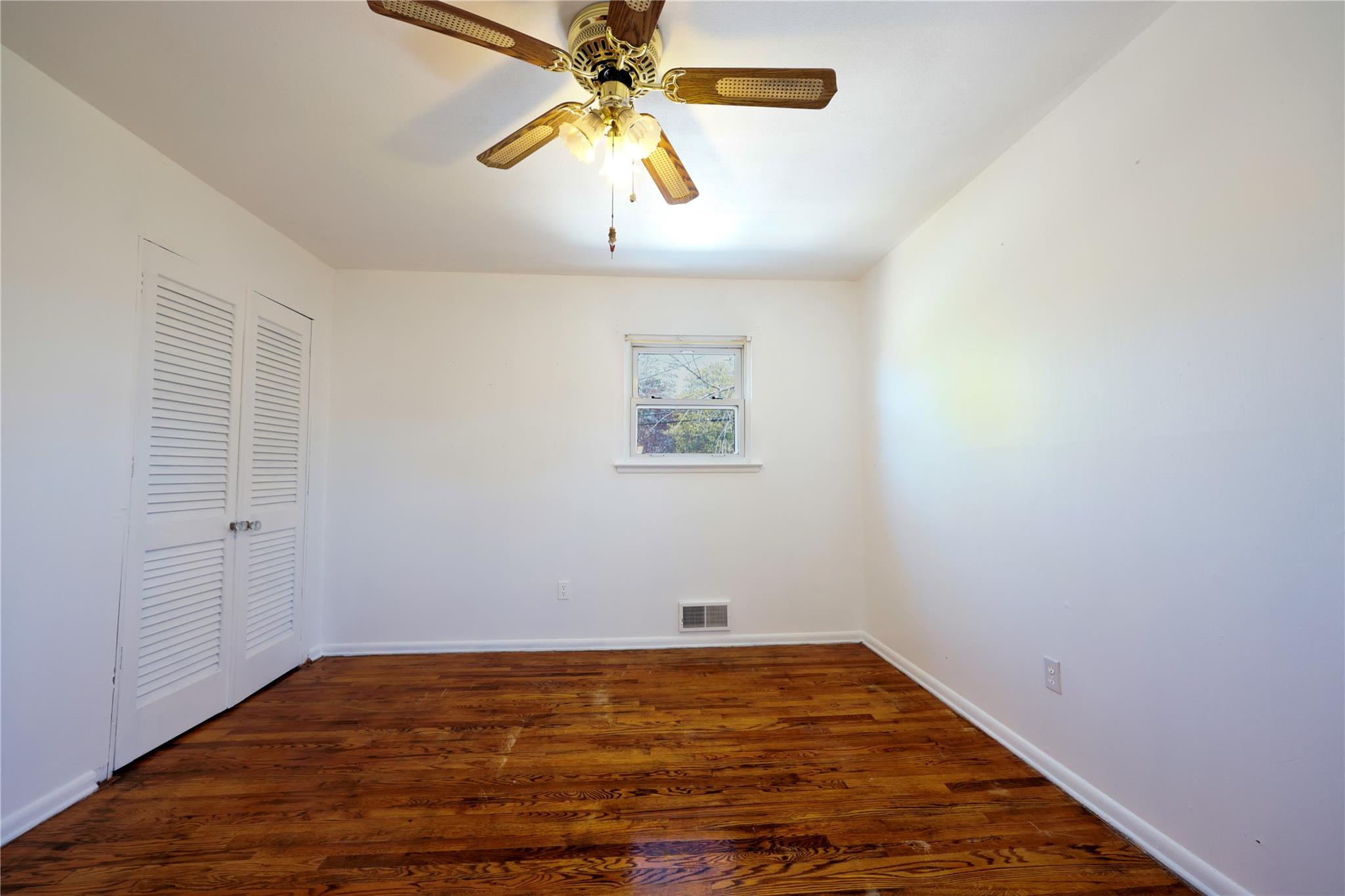 27 Campo Avenue, Selden, New York image 12