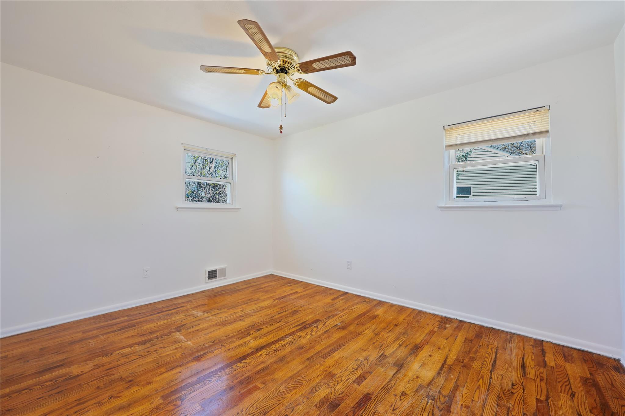 27 Campo Avenue, Selden, New York image 9