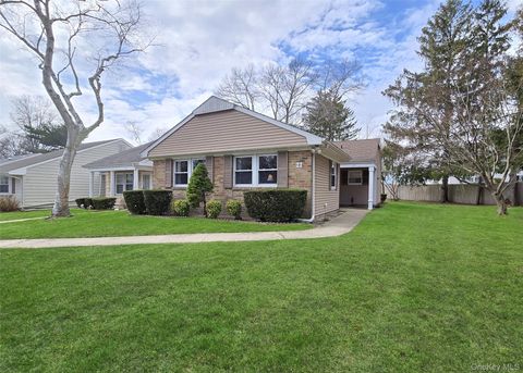 22 Freemont Lane Coram NY 11727